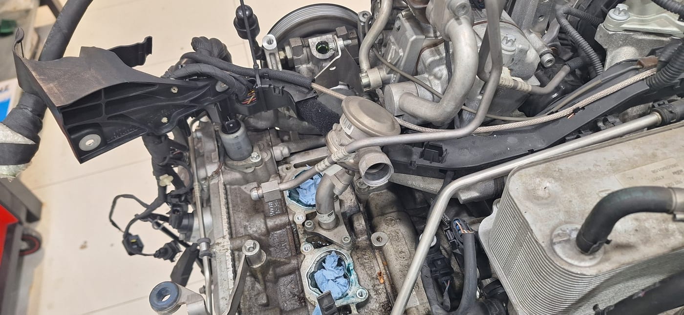 El motor del 997.1 Turbo amb bona part dels accessoris ja retirats