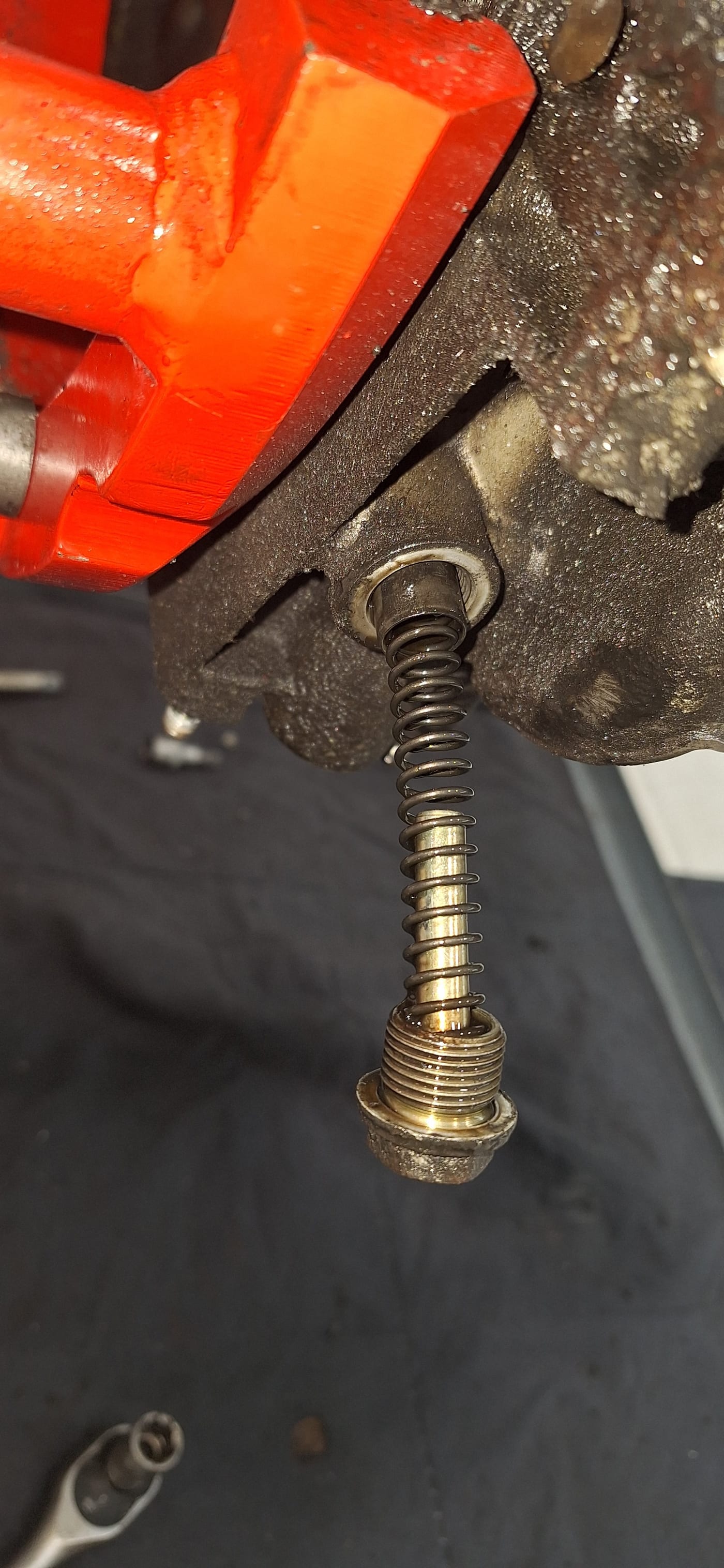 Extracción de un espárrago del cárter del 3.2 serie G con el útil de extracción