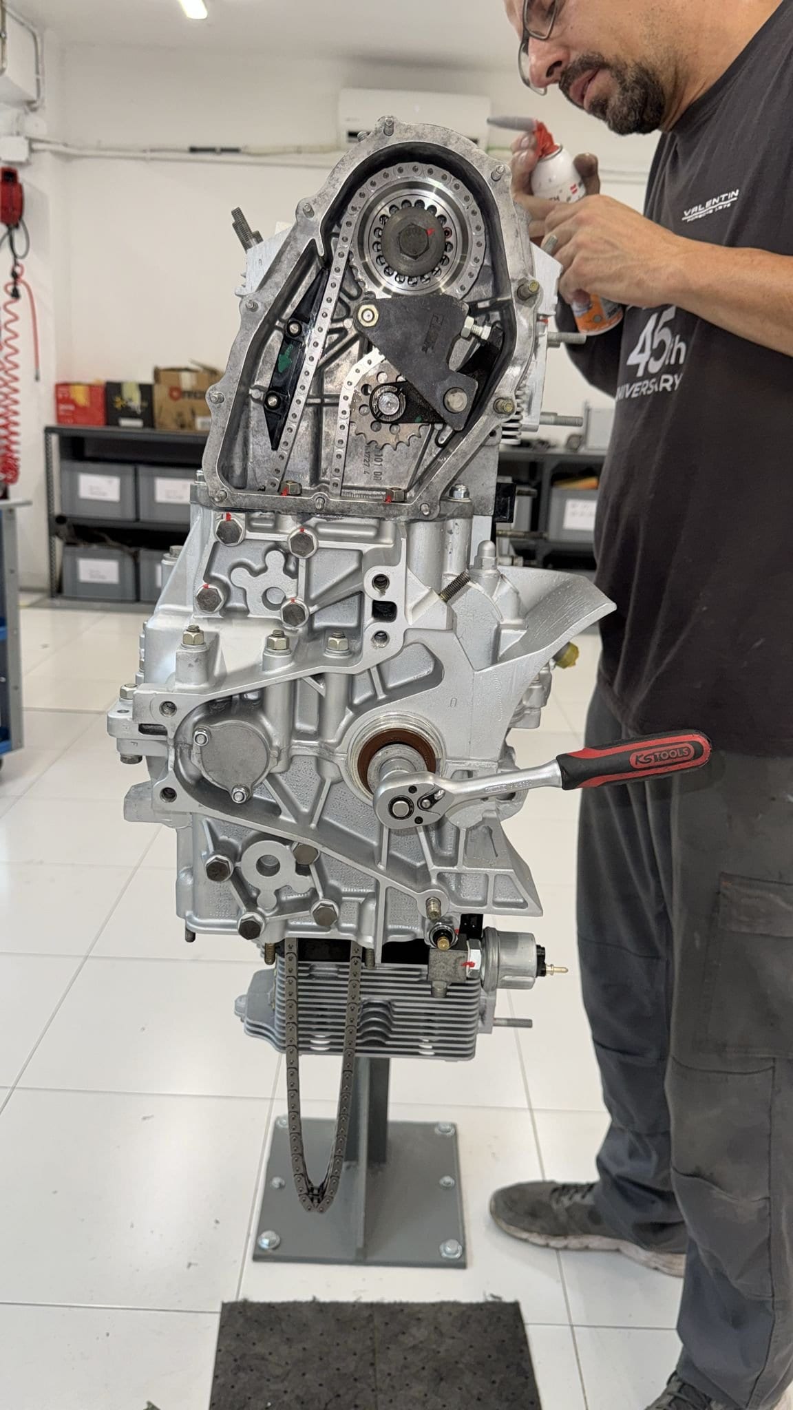 Aplicació de producte sobre el motor 3.2 sèrie G al cavallet