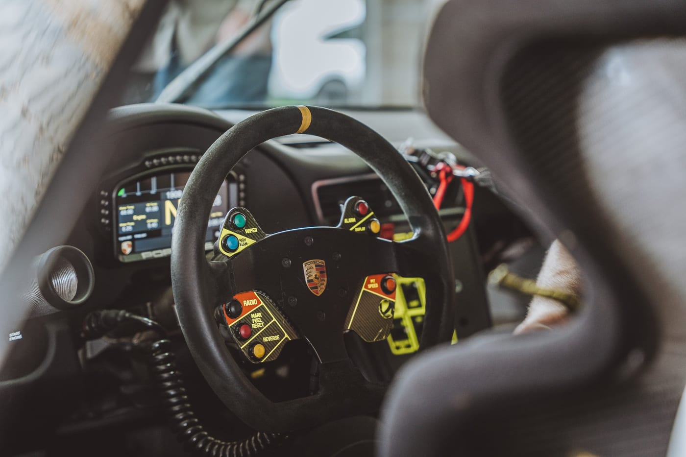 Volante multifunción y pantalla de datos del 991 Cup