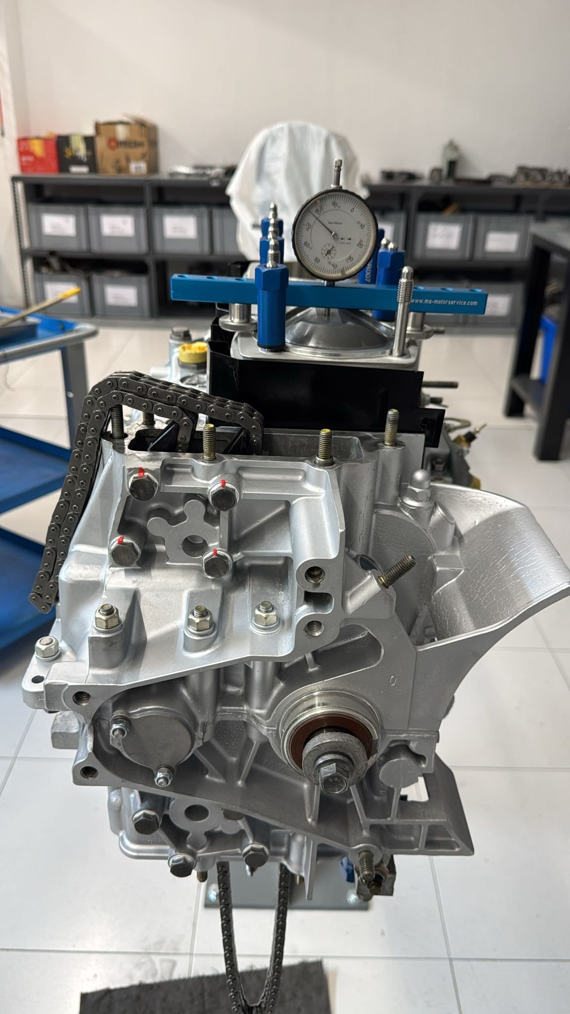 Comprobación con reloj comparador sobre el motor 3.2 serie G