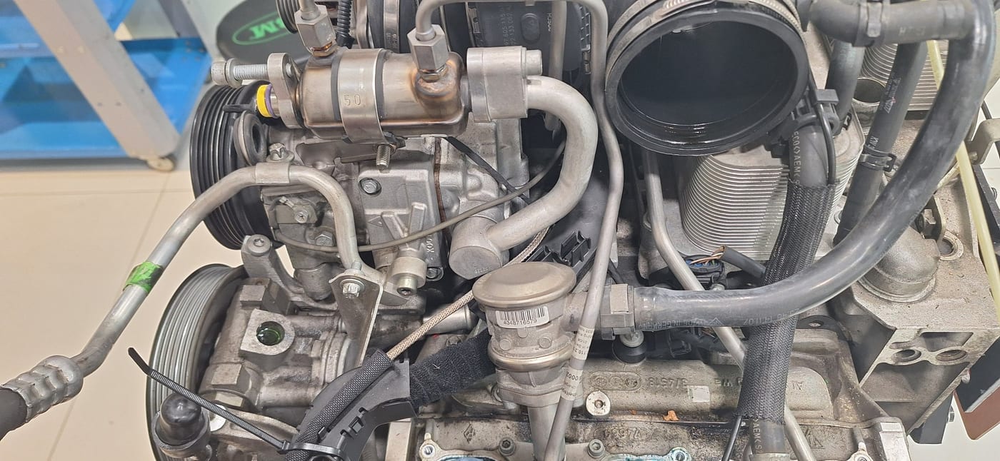 Zona de la politja i la papallona del 997.1 Turbo, amb el desmuntatge avançat