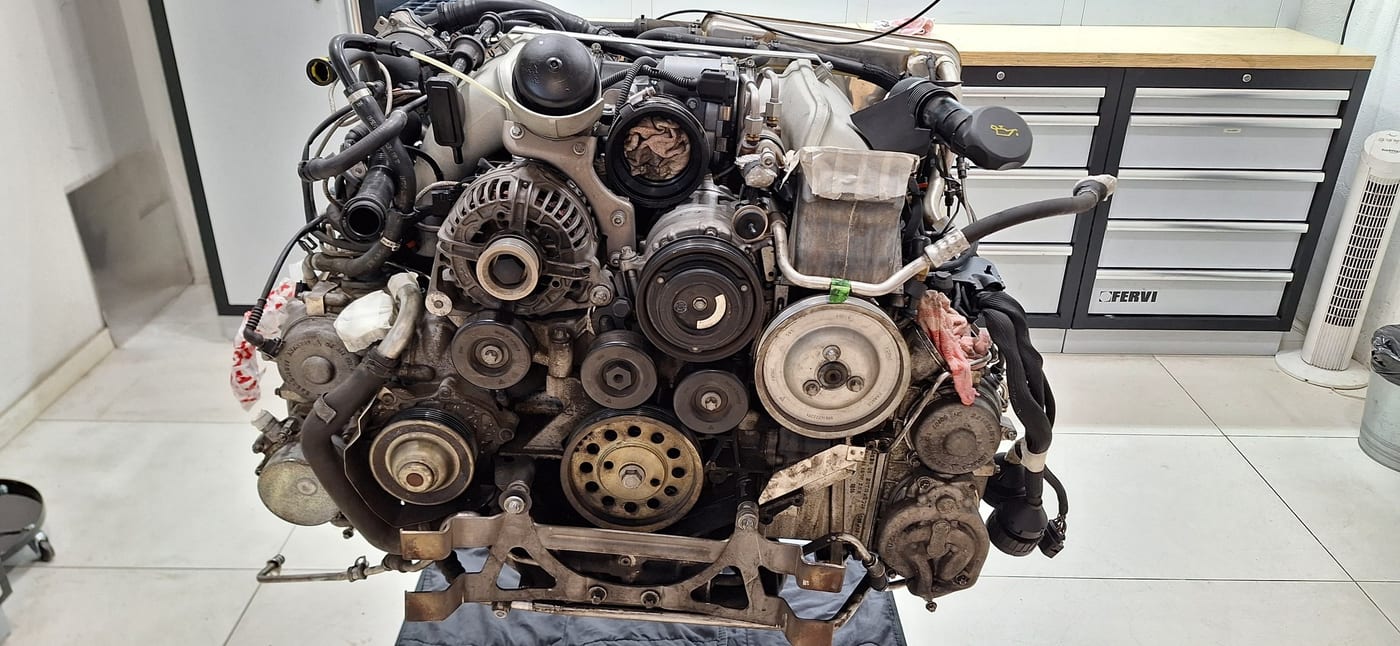 Frontal del motor del 997.1 Turbo amb les politges i la corretja d'accessoris