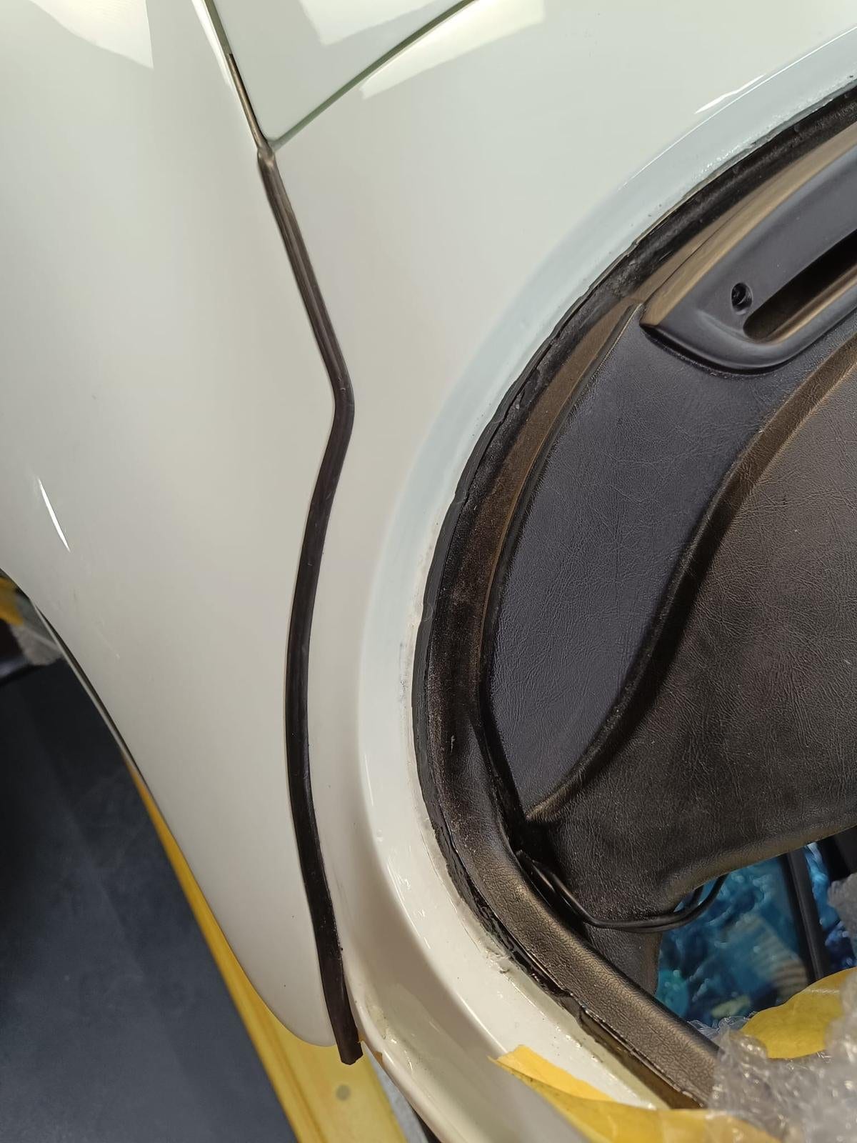 Wheel arch of the G-series 911 with the original seal and sealant exposed