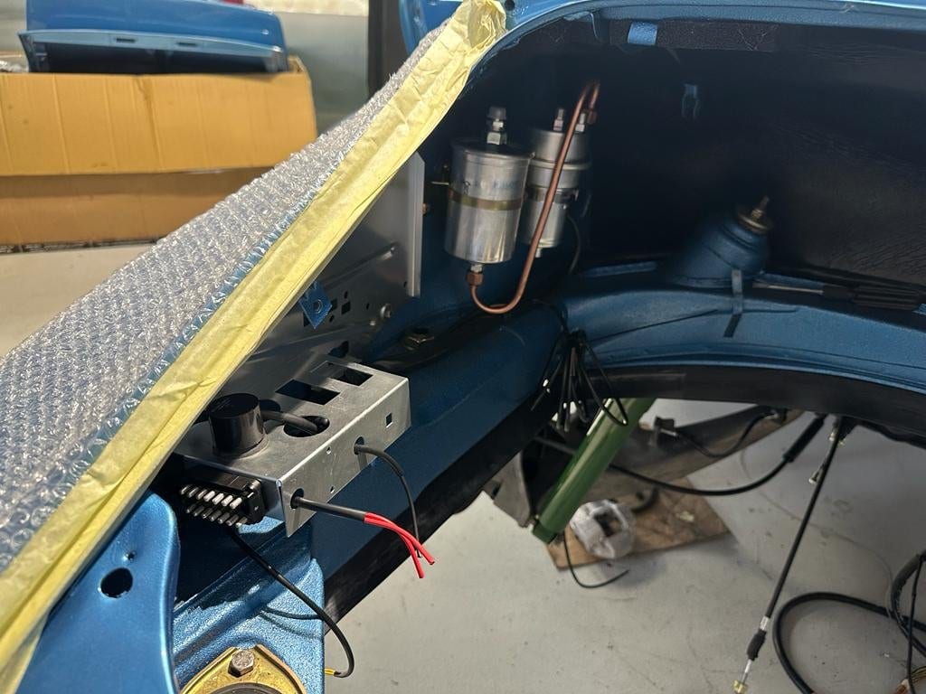 Coffre avant de la 930 Turbo peinte, réservoir et faisceau neufs