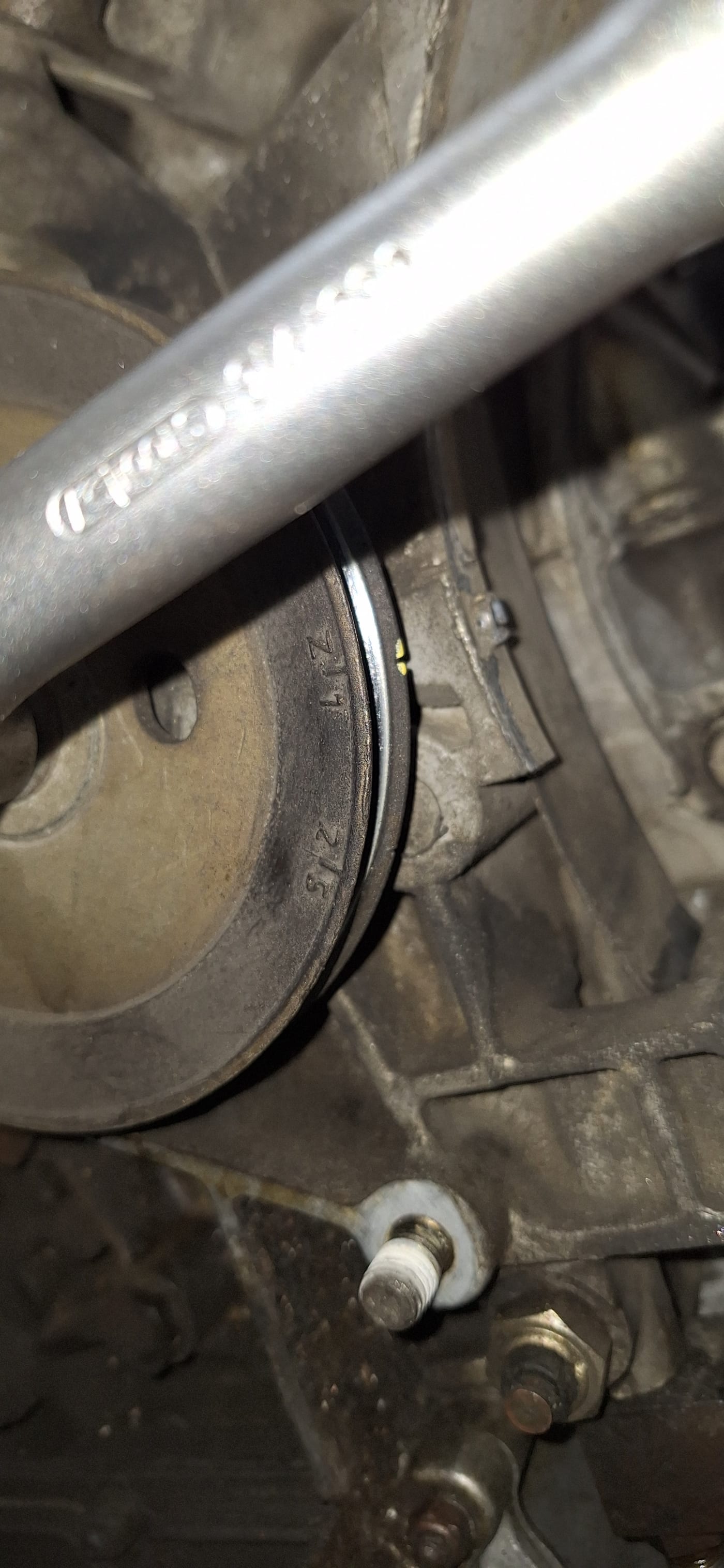 Detalle de la polea del cigüeñal del 3.2 serie G tras el despiece