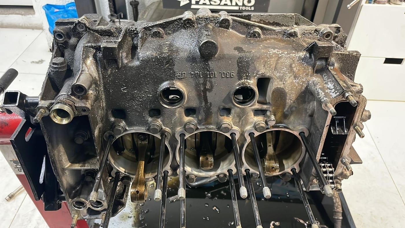 Restoration complete engine 965 (964 turbo 3.3), 4
