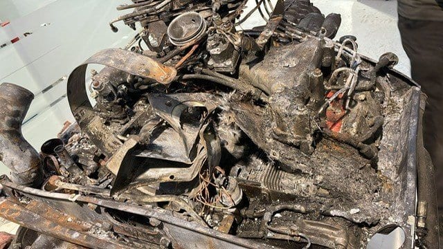 Ensemble moteur-boîte de la 930 Turbo, tout le faisceau calciné