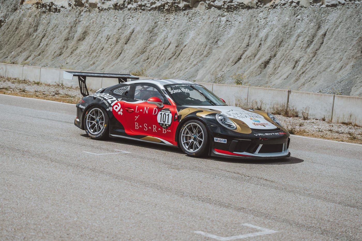 El 991 Cup número 101 rodando por la recta del circuito