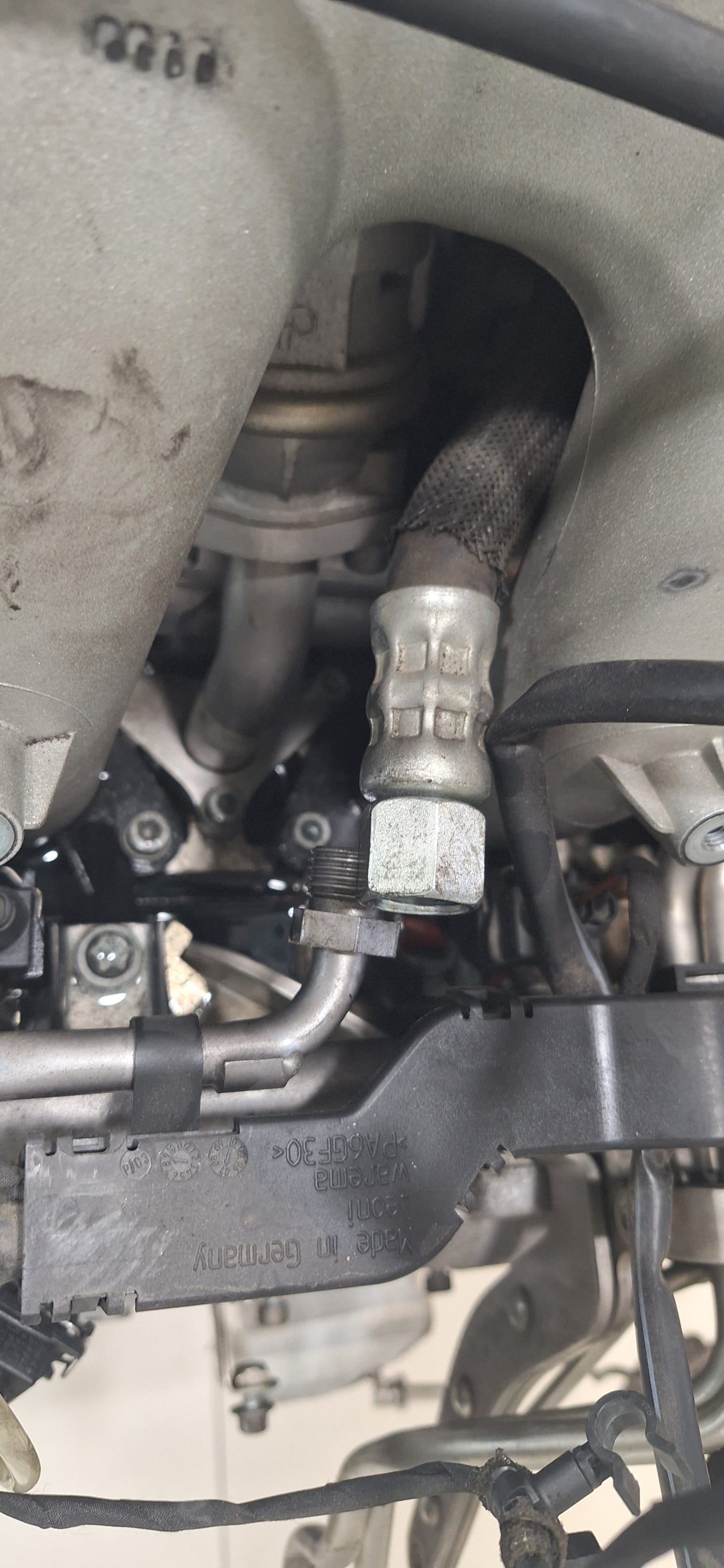 El mateix conducte d'admissió del turbo vist des de l'altre costat