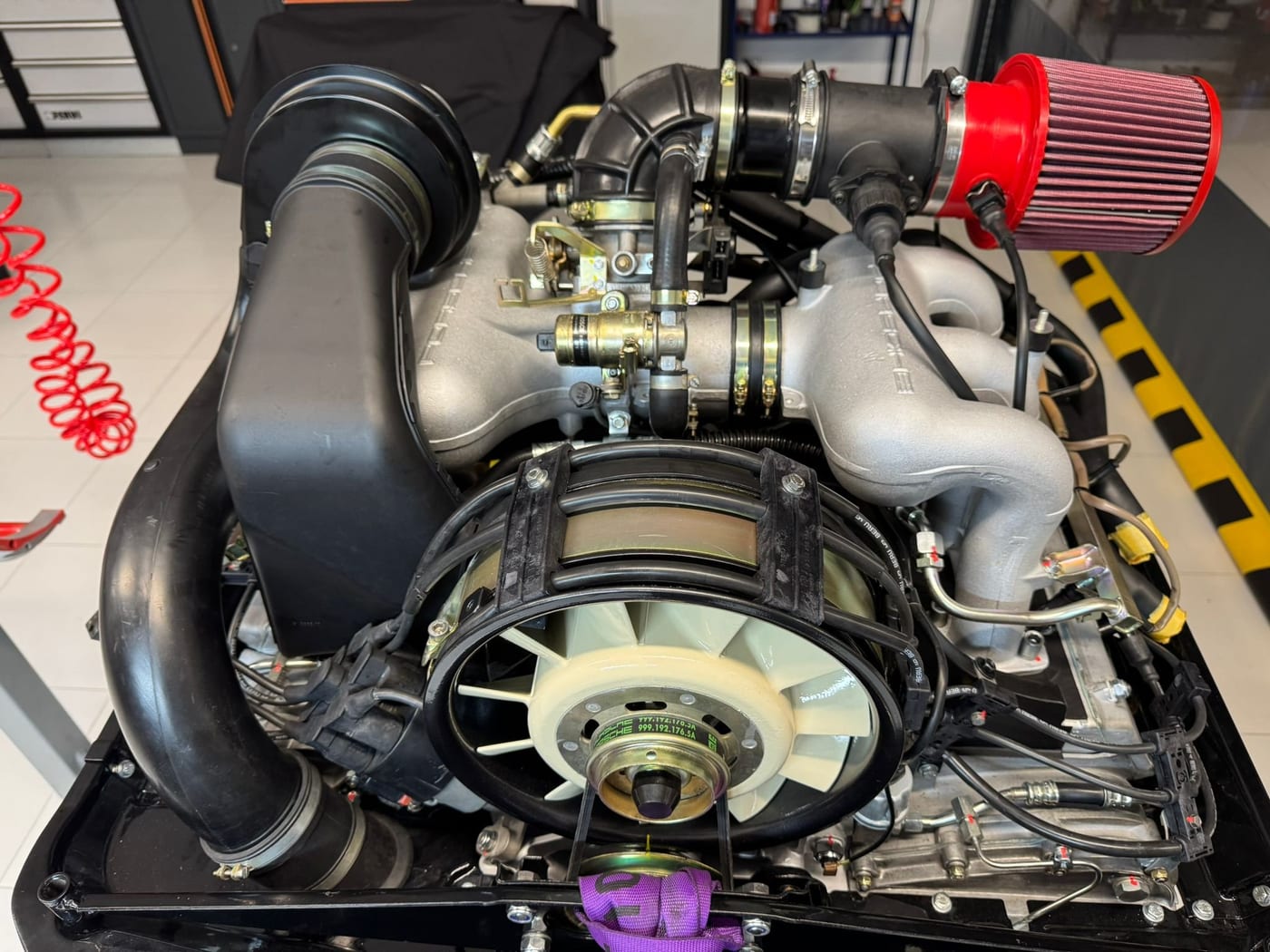El 3.2 sèrie G turboalimentat acabat, vist des de dalt