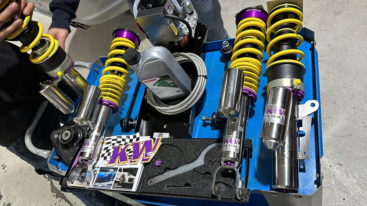 Amortiguadores regulables KW en su caja, para el nose lift del 997.1