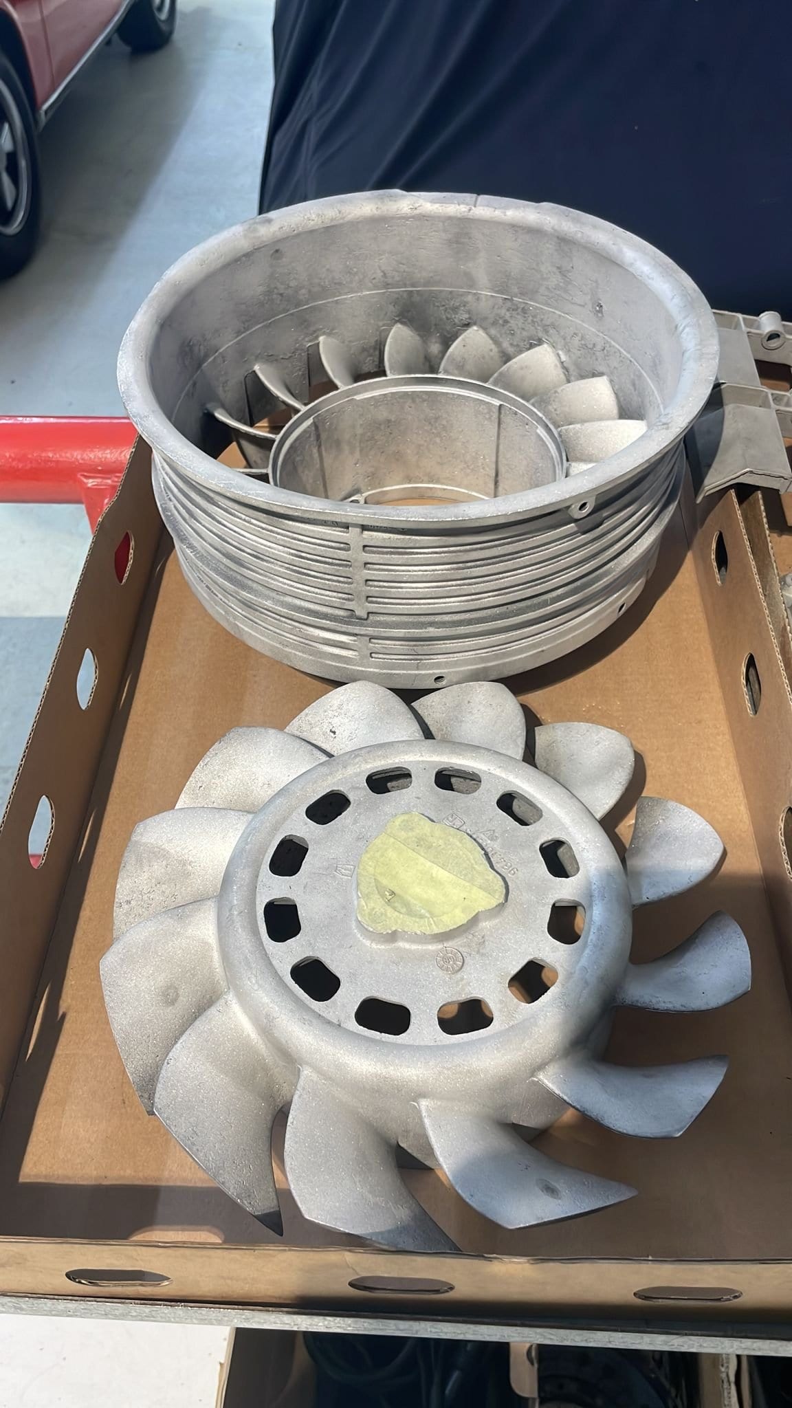 Carcasa y turbina del ventilador en aluminio desnudo, antes de pintar