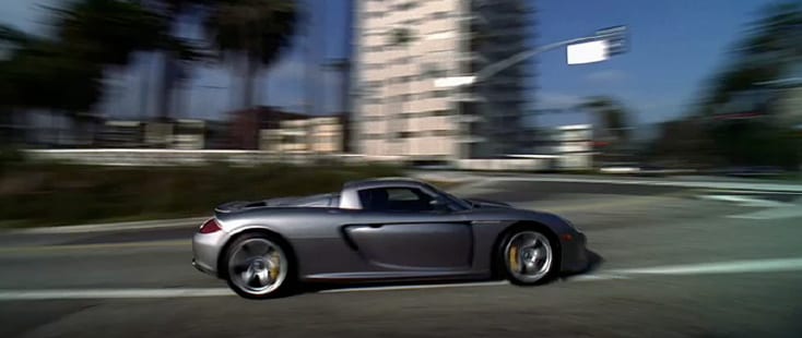 Anthony Hopkins al volante de un Porsche Carrera GT en la película Fracture (2007).