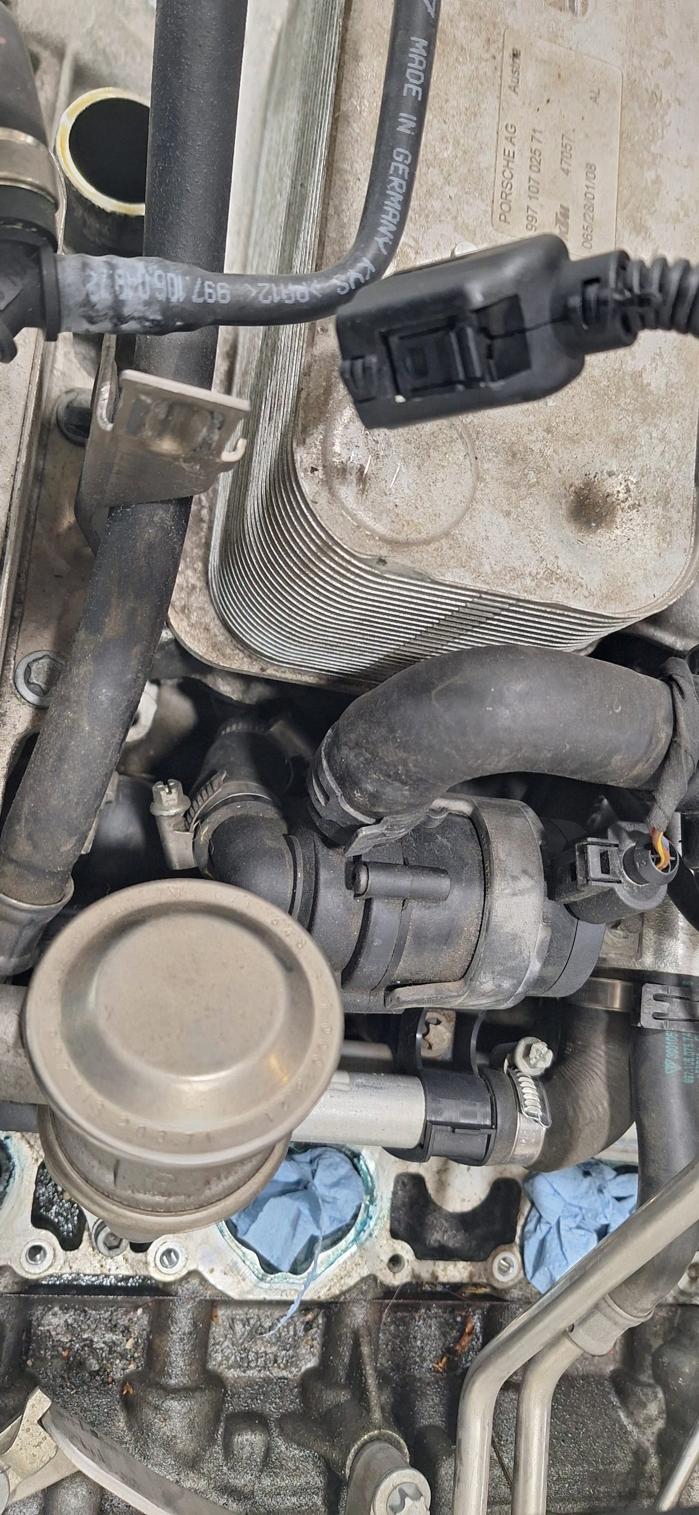 Conductes de refrigeració i admissió sobre la culata oberta del 997.1 Turbo