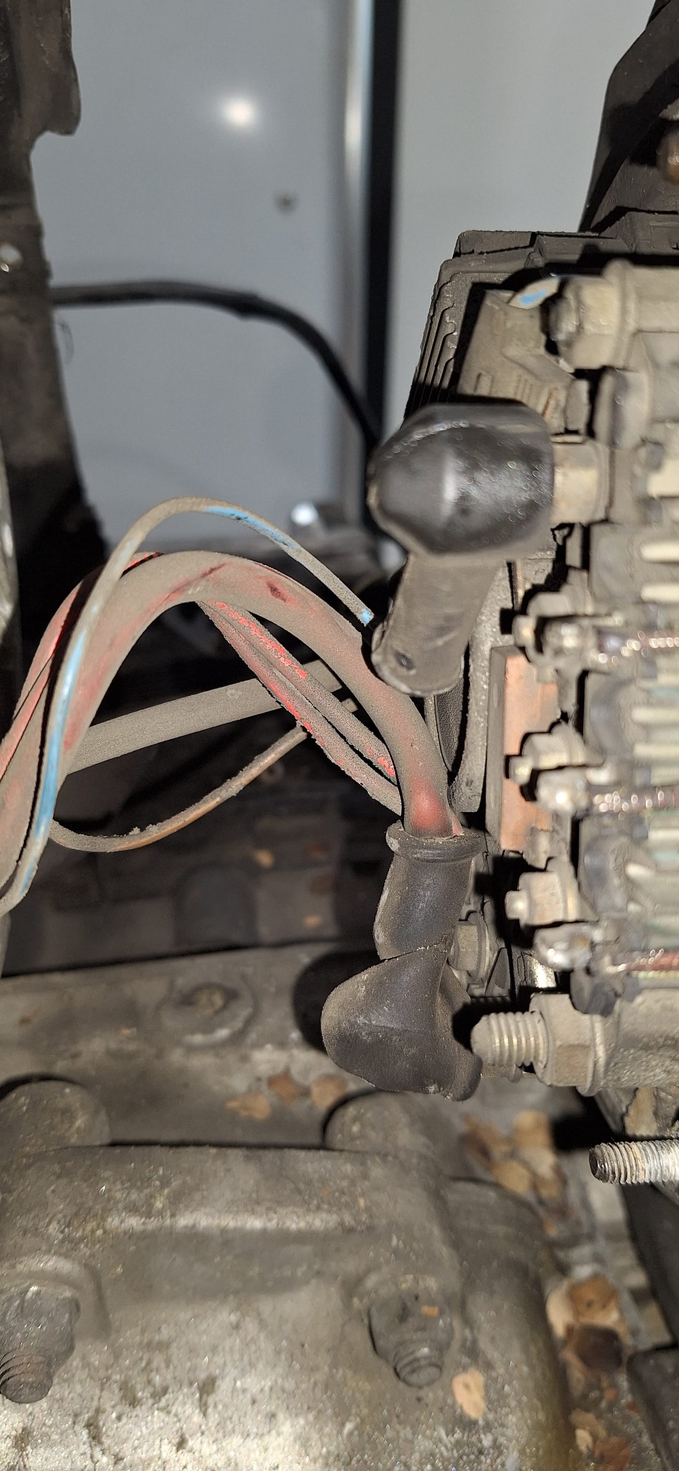 Detalle del cableado de encendido sobre la culata del 3.2 serie G