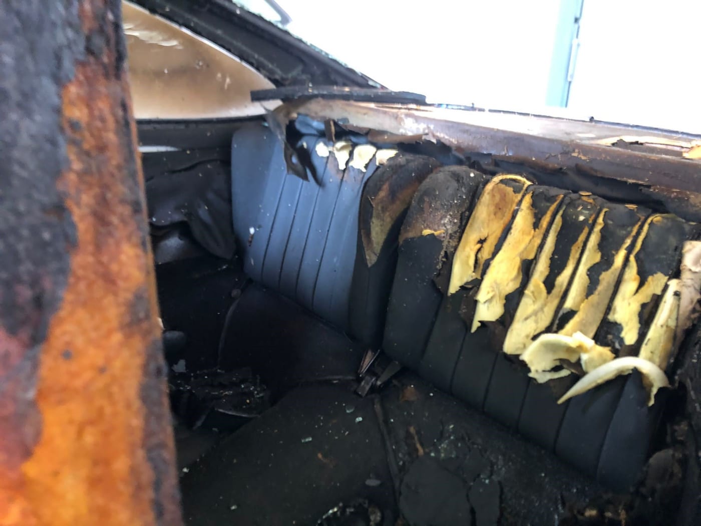 Banquette arrière de la 930 Turbo, garnissage fondu par le feu
