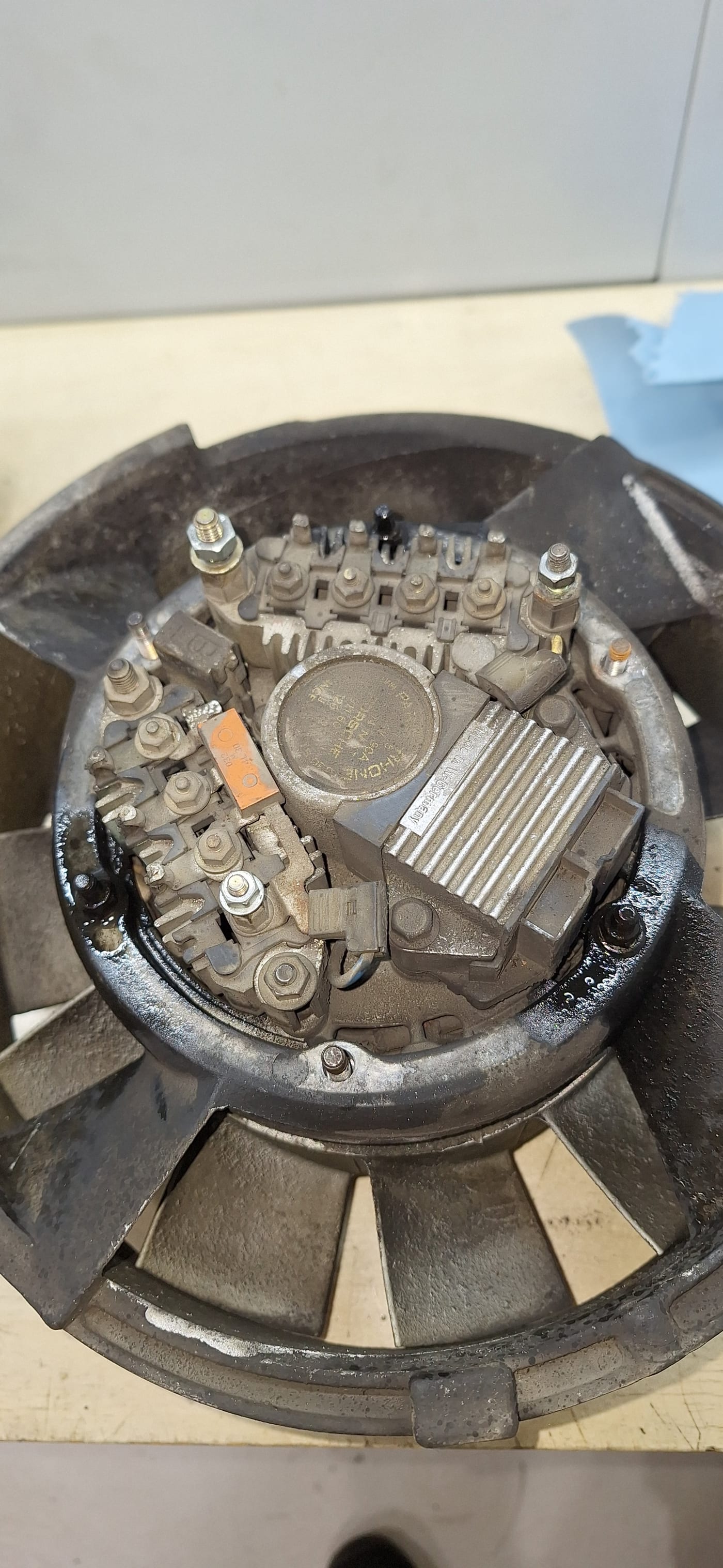 La turbina de refrigeración del 3.2 serie G desmontada, con el alternador dentro