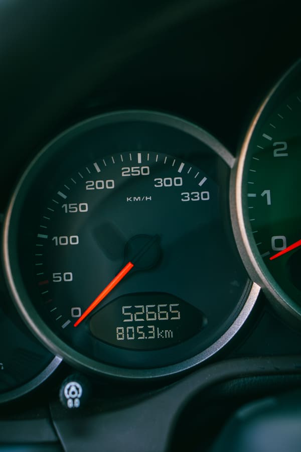 Velocímetro hasta 330 km/h