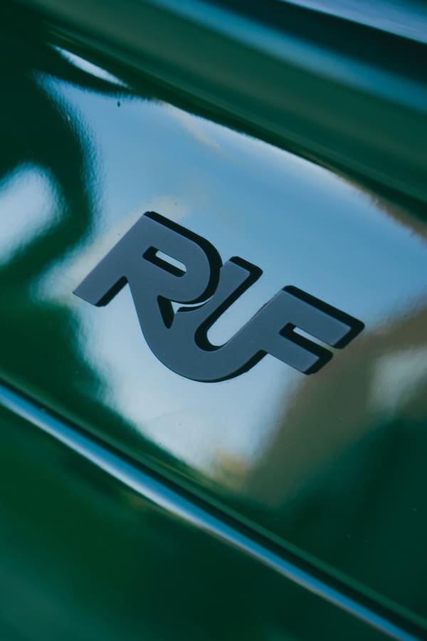 Logotipo RUF en el alerón