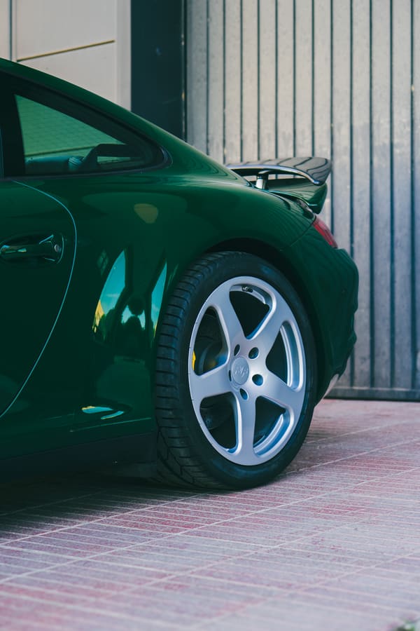 Lateral trasero · Llanta RUF 19"