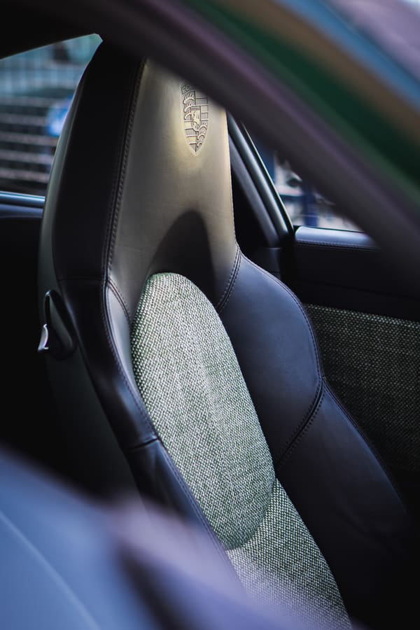 Asiento y guarnecido de puerta