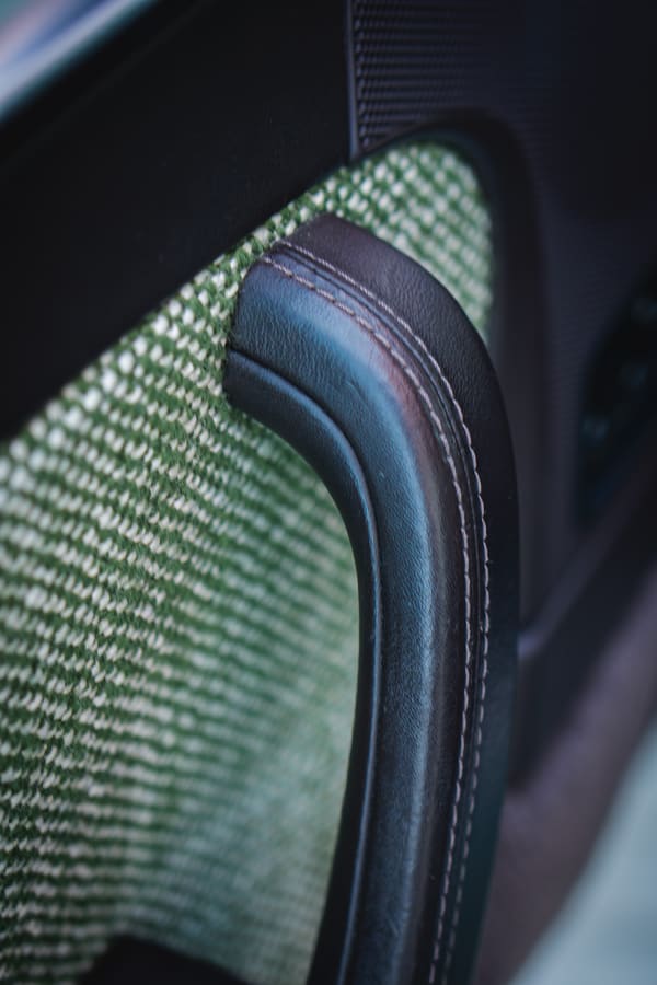 Lateral del asiento · Tejido verde