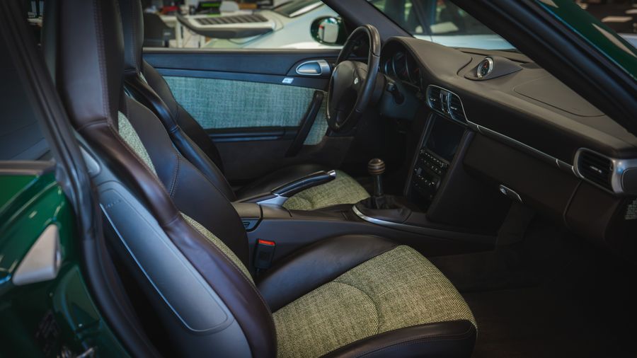 Asiento del acompañante y consola